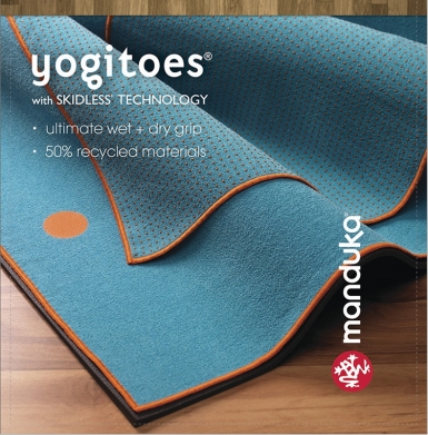 KHĂN TẬP YOGA CÓ HẠT SILICON - MANDUKA EQUA YOGITOES (TẶNG KÈM TÚI ĐỰNG KHĂN)